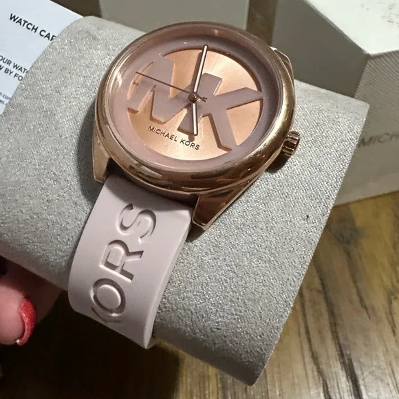 Michael Kors Blush Pink and Rose Gold Women's Watch - Picture 7 of 7